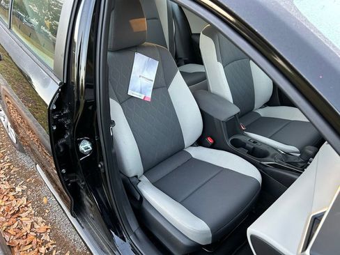 Used 2025 Toyota Corolla LE image 15