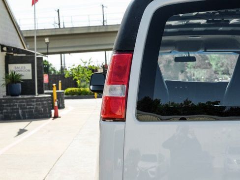 Used 2022 Chevrolet Express 2500 Extended w/ Driver Convenience Package RWD image 32