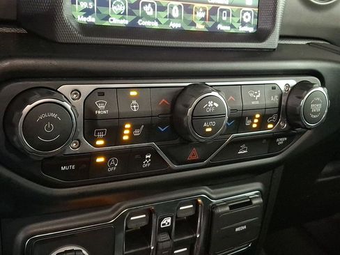 Used 2022 Jeep Gladiator Willys image 14