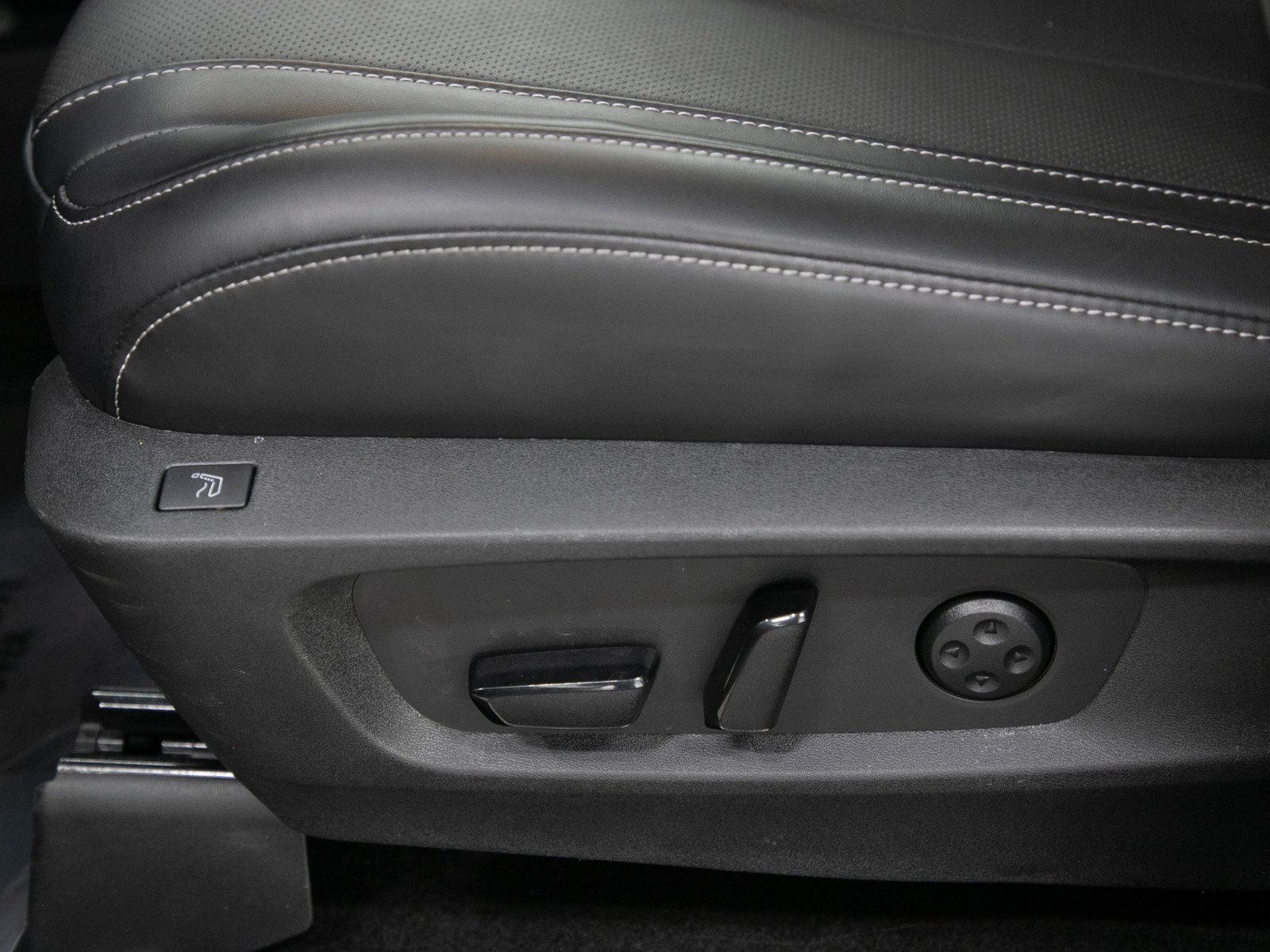 Used 2023 INFINITI QX60 Sensory AWD/4WD image 28