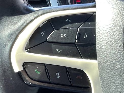 Used 2020 Dodge Challenger SXT RWD image 17