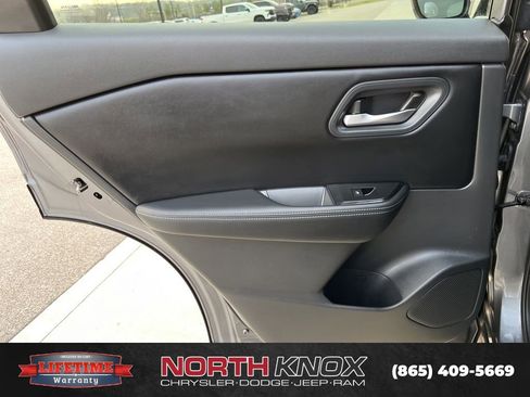 Used 2025 Nissan Rogue SV image 14