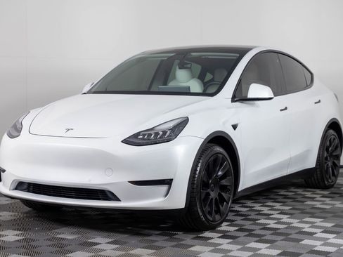 Used 2021 Tesla Model Y Long Range image 2