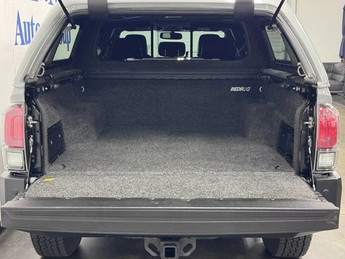 Used 2017 Toyota Tacoma TRD Pro AWD/4WD image 8