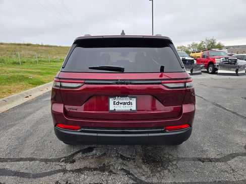 New 2025 Jeep Grand Cherokee Altitude image 5