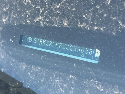 Certified 2018 Toyota Highlander XLE w/ Carpet Mat Package (TMS) FWD image 10