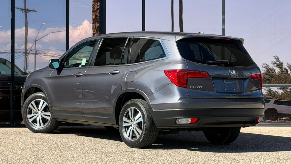 Used 2017 Honda Pilot EX image 9