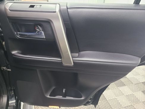 Used 2017 Toyota 4Runner Limited AWD/4WD image 40