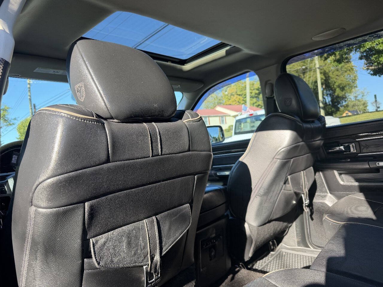 Used 2015 RAM 1500 Limited RWD image 24