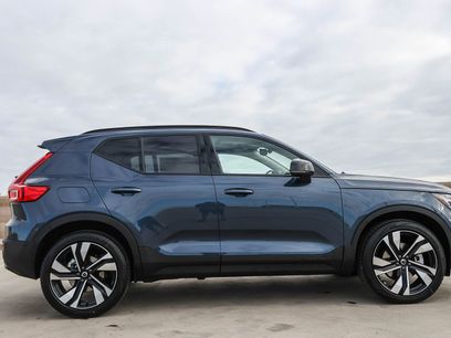 New 2026 Volvo XC40 B5 Ultra w/ Climate Package