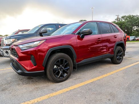 Used 2024 Toyota RAV4 LE FWD image 3