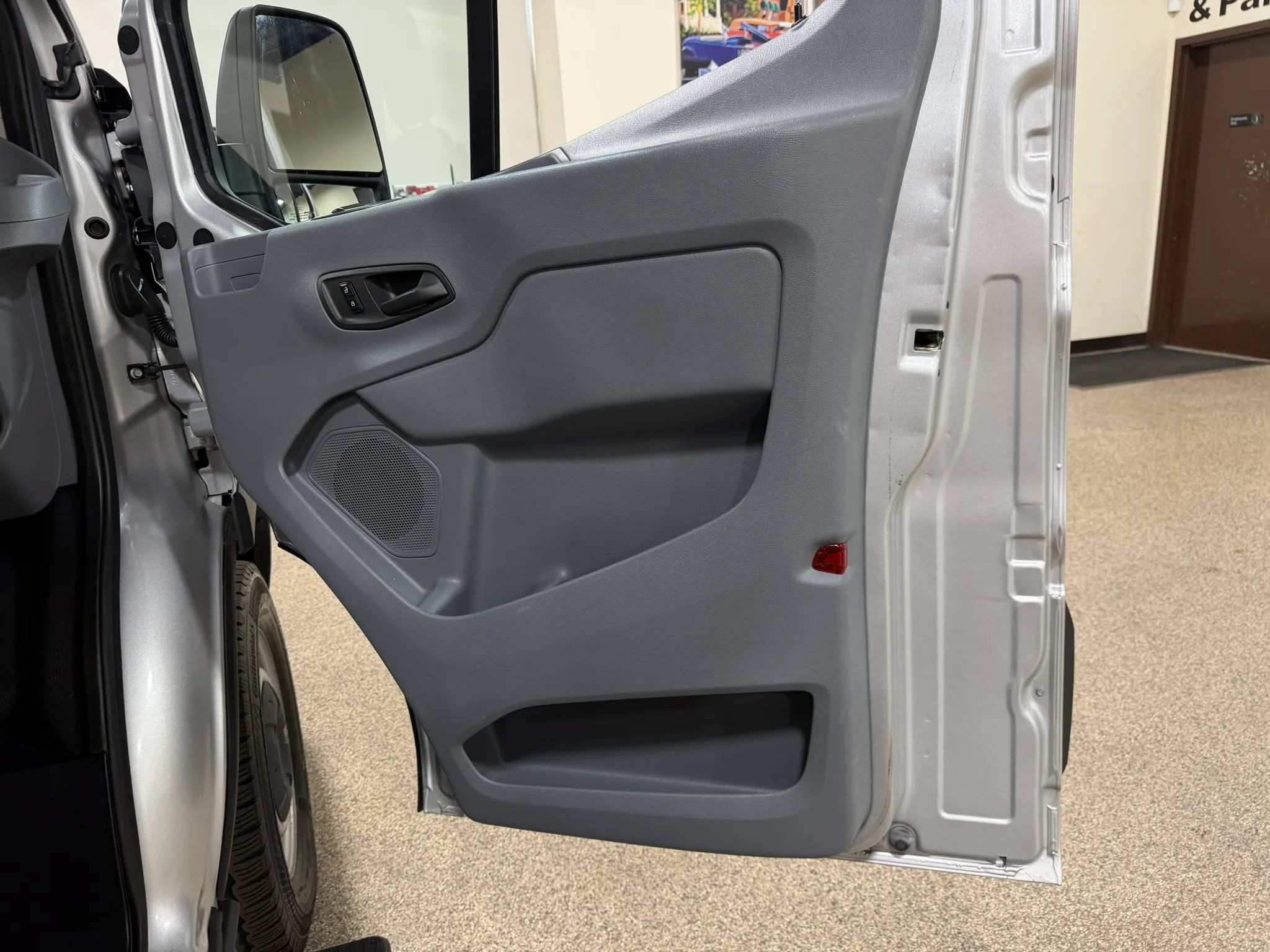 Used 2018 Ford Transit 350 XL RWD image 27