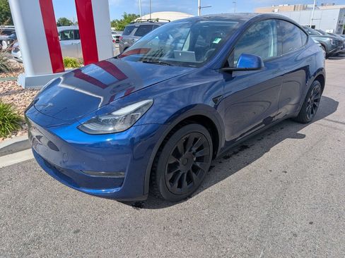 Used 2022 Tesla Model Y Long Range AWD/4WD image 3