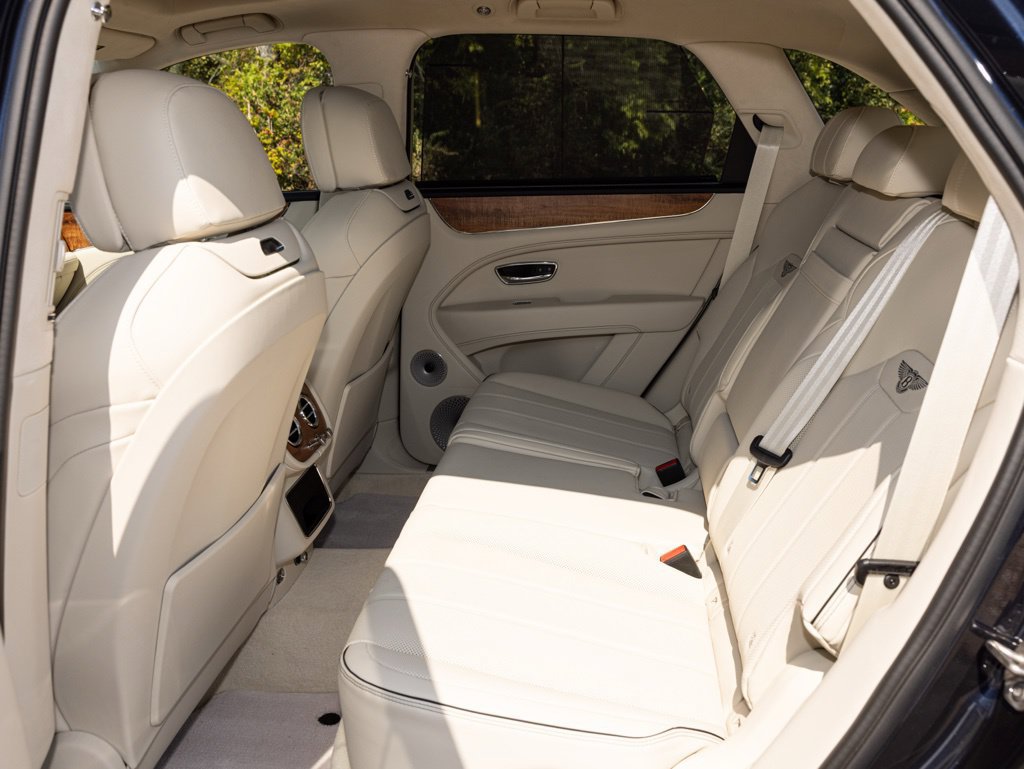 Used 2025 Bentley Bentayga AWD/4WD image 59