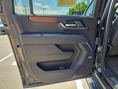 Used 2025 GMC Yukon XL Denali AWD/4WD image 45