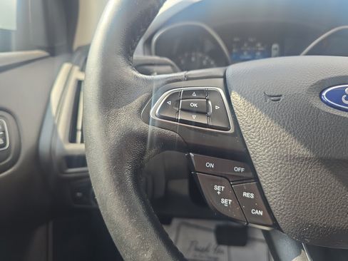 Used 2017 Ford Focus SE w/ Cold Weather Package FWD image 15
