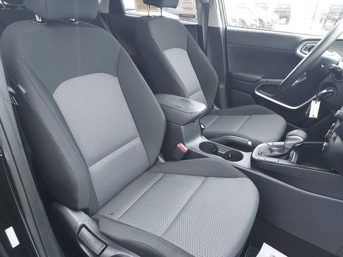 Used 2025 Kia Soul LX w/ LX Technology Package FWD image 29