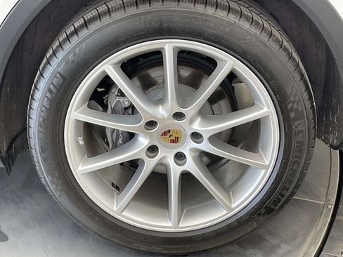 Certified 2023 Porsche Cayenne AWD/4WD image 12