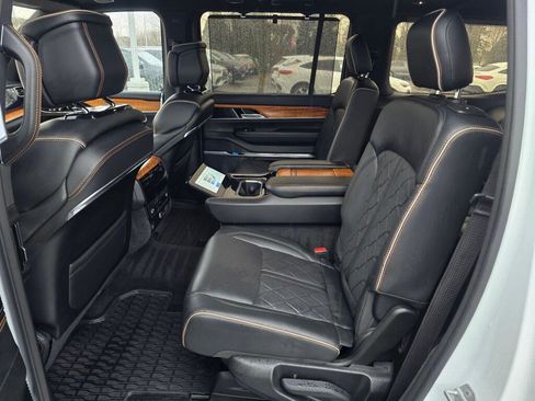 Used 2022 Jeep Grand Wagoneer Series III AWD/4WD image 22