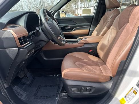 Certified 2024 Toyota Grand Highlander AWD Hybrid image 33