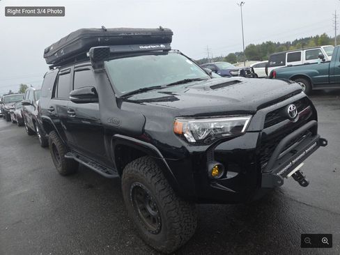 Used 2018 Toyota 4Runner TRD Off-Road Premium AWD/4WD image 2