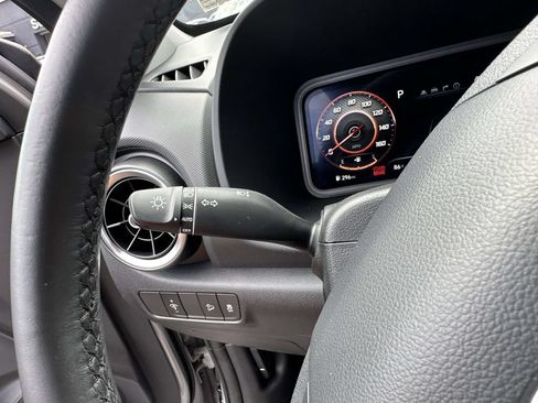 Used 2023 Hyundai Kona Limited AWD/4WD image 31