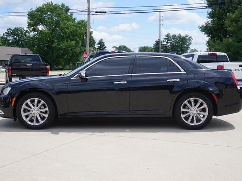 Used 2018 Chrysler 300 Limited AWD/4WD image 6