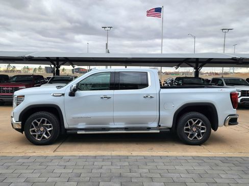 New 2026 GMC Sierra 1500 SLT image 7