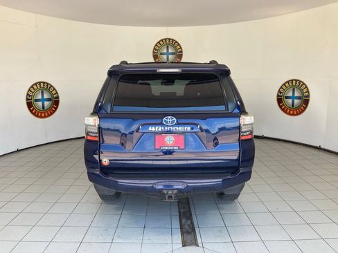 Used 2020 Toyota 4Runner SR5 AWD/4WD image 18