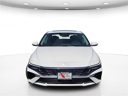 New 2025 Hyundai Elantra SEL image 2