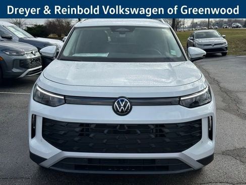 New 2026 Volkswagen Tiguan SE image 2