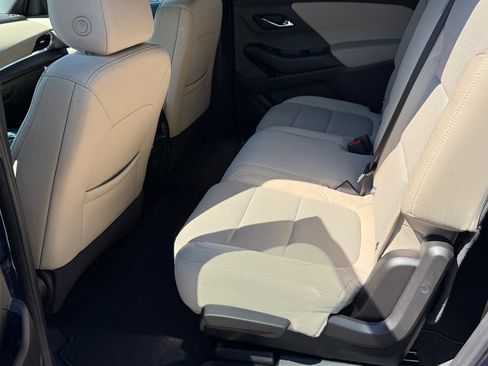 Used 2023 Chevrolet Traverse LS AWD/4WD image 18