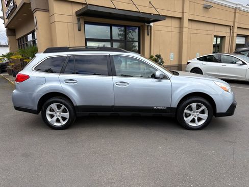 Used 2013 Subaru Outback 2.5i Premium w/ All-Weather Pkg image 8