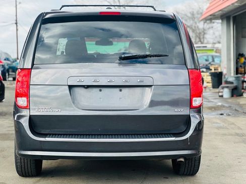 Used 2018 Dodge Grand Caravan SXT image 5