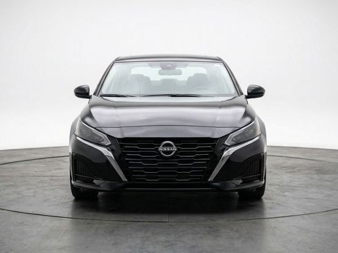 Used 2025 Nissan Altima 2.5 SV FWD image 2