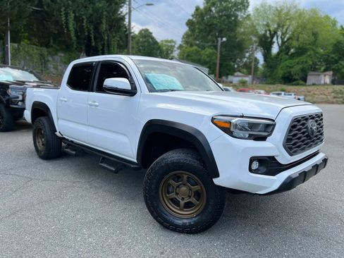 Used 2022 Toyota Tacoma TRD Sport AWD/4WD image 19