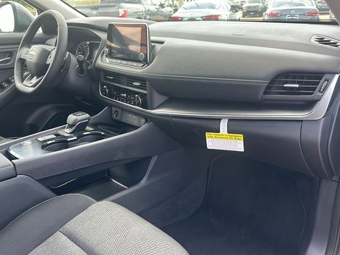 Certified 2025 Nissan Rogue SV image 22