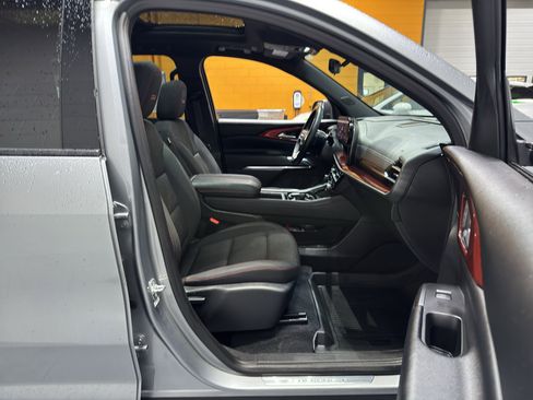 Used 2024 Chevrolet Traverse Z71 w/ Enhanced Driving Package AWD/4WD image 19