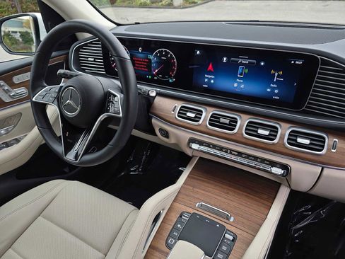 Used 2025 Mercedes-Benz GLE 350 4MATIC image 10