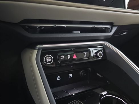 Used 2025 Audi Q5 Premium Plus w/ Premium Plus AWD/4WD image 27