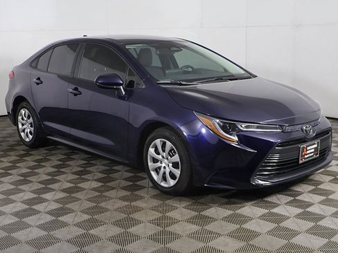 Used 2023 Toyota Corolla LE image 2
