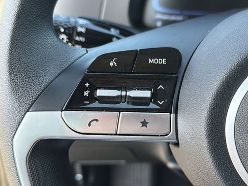 Used 2025 Hyundai Elantra SE image 18