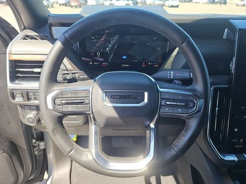 Used 2025 GMC Yukon XL Denali AWD/4WD image 11