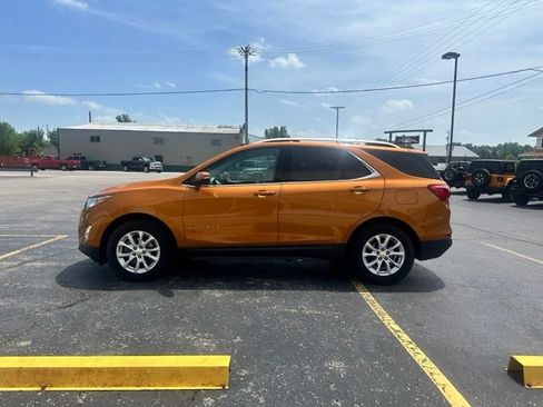 Used 2018 Chevrolet Equinox LT w/ Sun & Infotainment Package FWD image 4