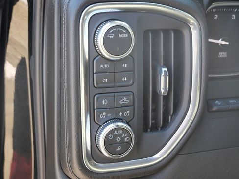 Used 2022 GMC Sierra 3500 Denali w/ Denali Ultimate Package image 18