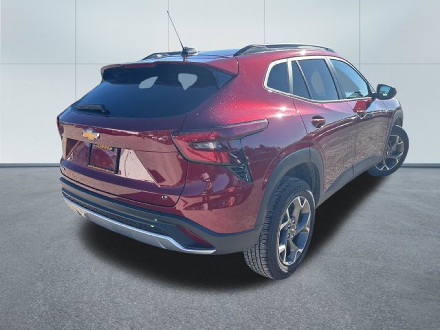 Used 2025 Chevrolet Trax LT FWD image 5