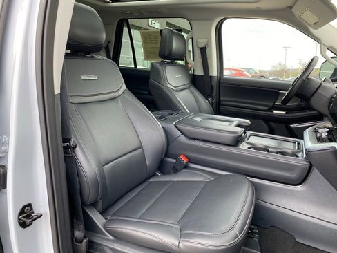 Used 2025 Ford Expedition Platinum AWD/4WD image 33