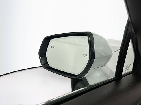 Used 2024 Cadillac XT4 Premium Luxury image 16