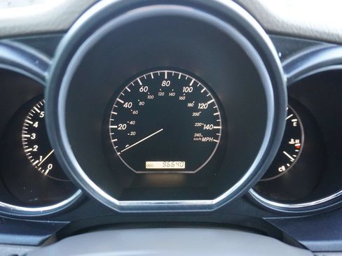 Used 2005 Lexus RX 330 w/ Premium Pkg FWD image 17