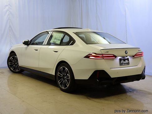 Used 2027 BMW 530i xDrive w/ M Sport Package AWD/4WD image 9